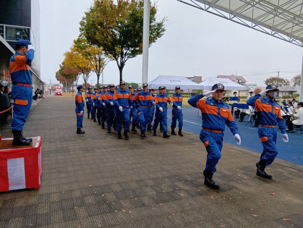 27.分列行進（第3分団）★